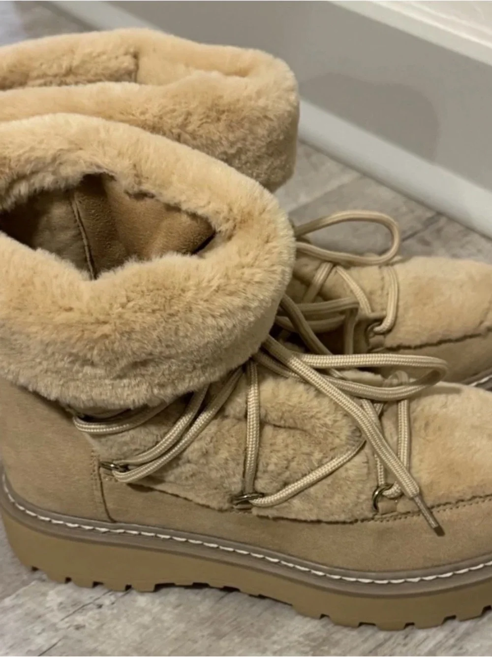 JLO Jennifer Lopez Women 7.5 M Tan Beige Faux Fur Winter Lace Up Ankle Boots NIB